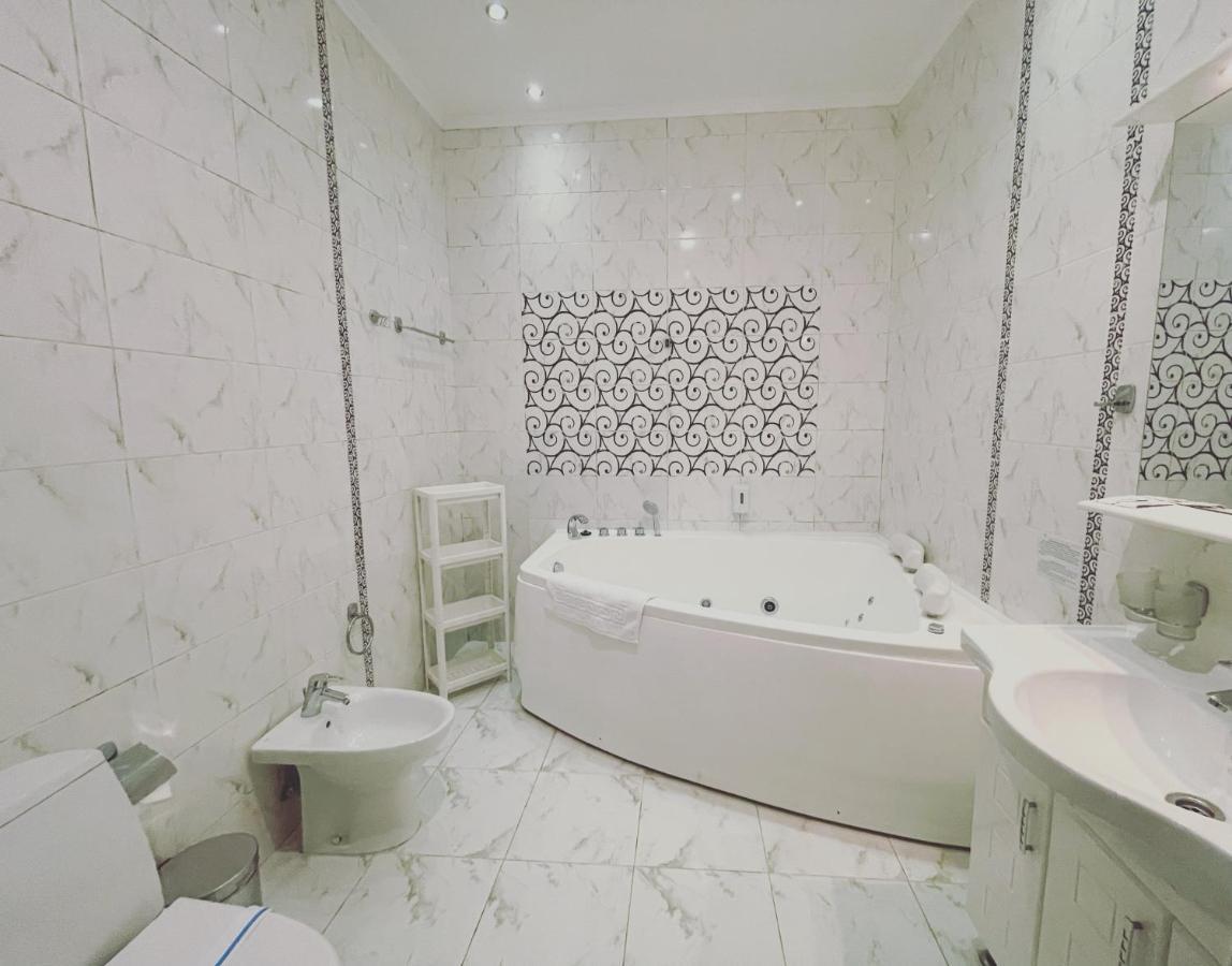 Двокімнатні Апартаменти На Лукіяновича, 3 Lviv Exteriör bild